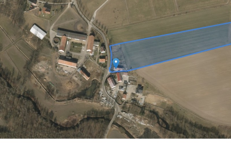Dom w miejscowości Skarżyce, Skarżyce 12 (dolnośląskie). Działki numer: 21, 20. Domy. Skarżyce 12, 58-140, Skarżyce, (woj. dolnośląskie)