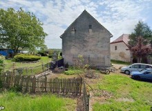 Dom w miejscowości Skarżyce, Skarżyce 12 (dolnośląskie). Działki numer: 21, 20. Domy. Skarżyce 12, 58-140, Skarżyce, (woj. dolnośląskie)