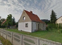 Dom w miejscowości Jaroszów, Jaroszów 75 (dolnośląskie). Działka numer: 84/7. Domy. Jaroszów 75, 58-120, Jaroszów, (woj. dolnośląskie)
