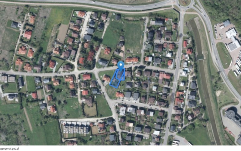 Dom w miejscowości Nowy Sącz, Powstańców Wielkopolskich 19 (małopolskie). Działki numer: 77/2, 16/3, 77/1. Domy. Powstańców Wielkopolskich 19, 33-300, Nowy Sącz, (woj. małopolskie)