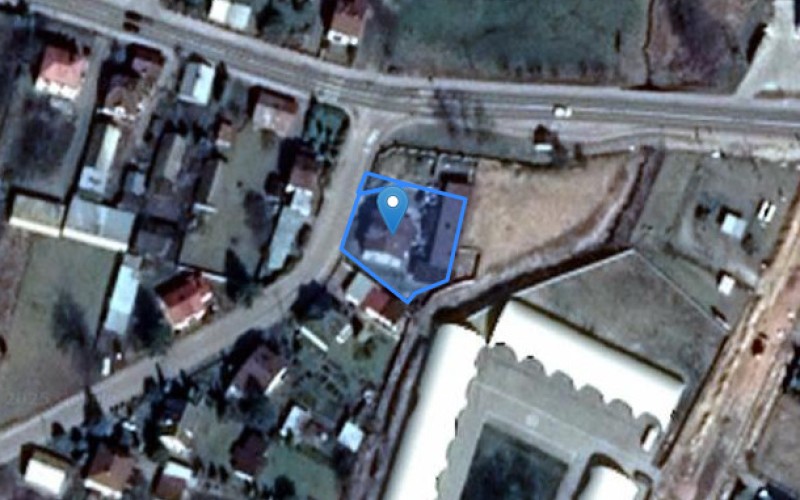 Dom w miejscowości Łosice, Stanisława Moniuszki 10 (mazowieckie). Działki numer: 587/2, 585/6. Domy. Stanisława Moniuszki 10, 08-200, Łosice, (woj. mazowieckie)