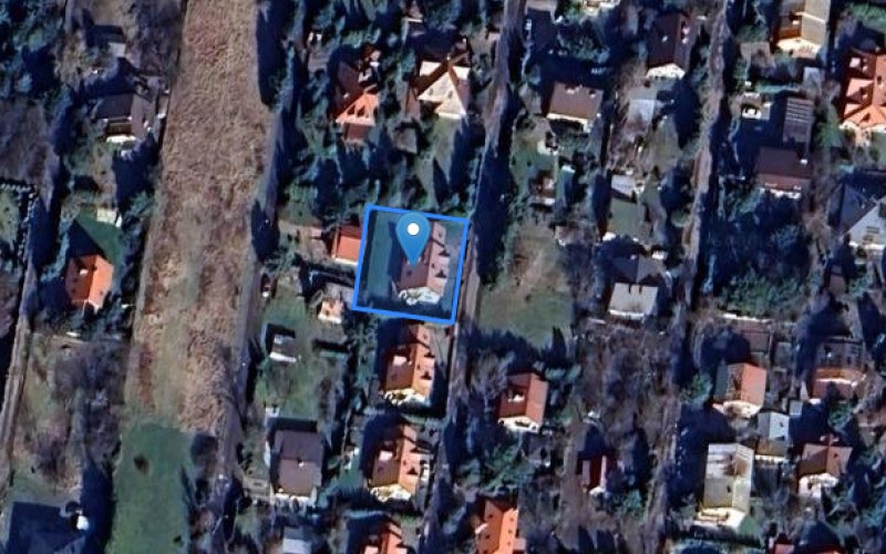 Dom w miejscowości Dziekanów Leśny, Kaczki Dziwaczki 21 (mazowieckie). Działka numer: 107/12. Domy. Kaczki Dziwaczki 21, 05-092, Dziekanów Leśny, (woj. mazowieckie)