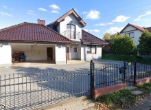 Dom w miejscowości Elbląg, Jarzębinowa 6 (warmińsko-mazurskie). Działka numer: 56/12. Jarzębinowa 6, 82-300, Elbląg, (woj. warmińsko-mazurskie)