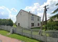 Dom w miejscowości Gowarczów, Aleja Wyzwolenia 36 (świętokrzyskie). Działka numer: 1115. Domy. Aleja Wyzwolenia 36, 26-225, Gowarczów, (woj. świętokrzyskie)