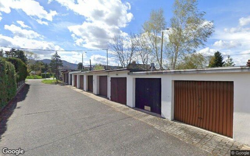 Miejsce postojowe w miejscowości Bielsko-Biała, Armii Krajowej (śląskie). Garaże i miejsca postojowe. Armii Krajowej, 43-316, Bielsko-Biała, (woj. śląskie)