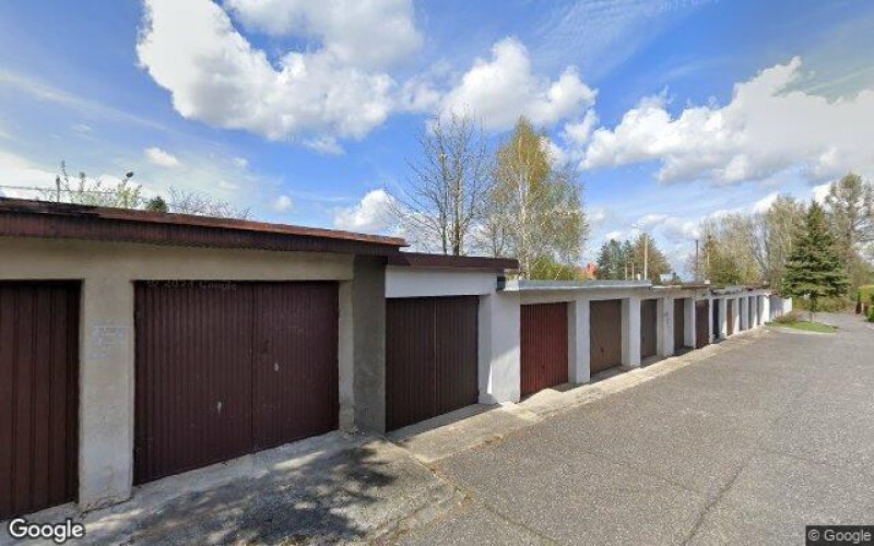 Miejsce postojowe w miejscowości Bielsko-Biała, Armii Krajowej (śląskie). Garaże i miejsca postojowe. Armii Krajowej, 43-316, Bielsko-Biała, (woj. śląskie)